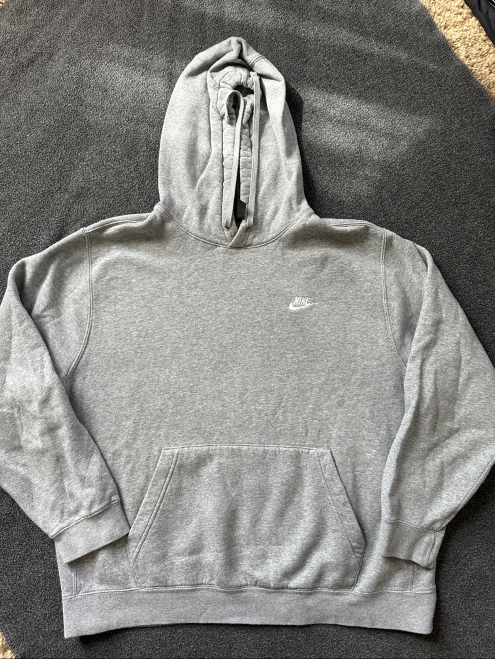 Nike Men's Light Gray Pullover Hoodie